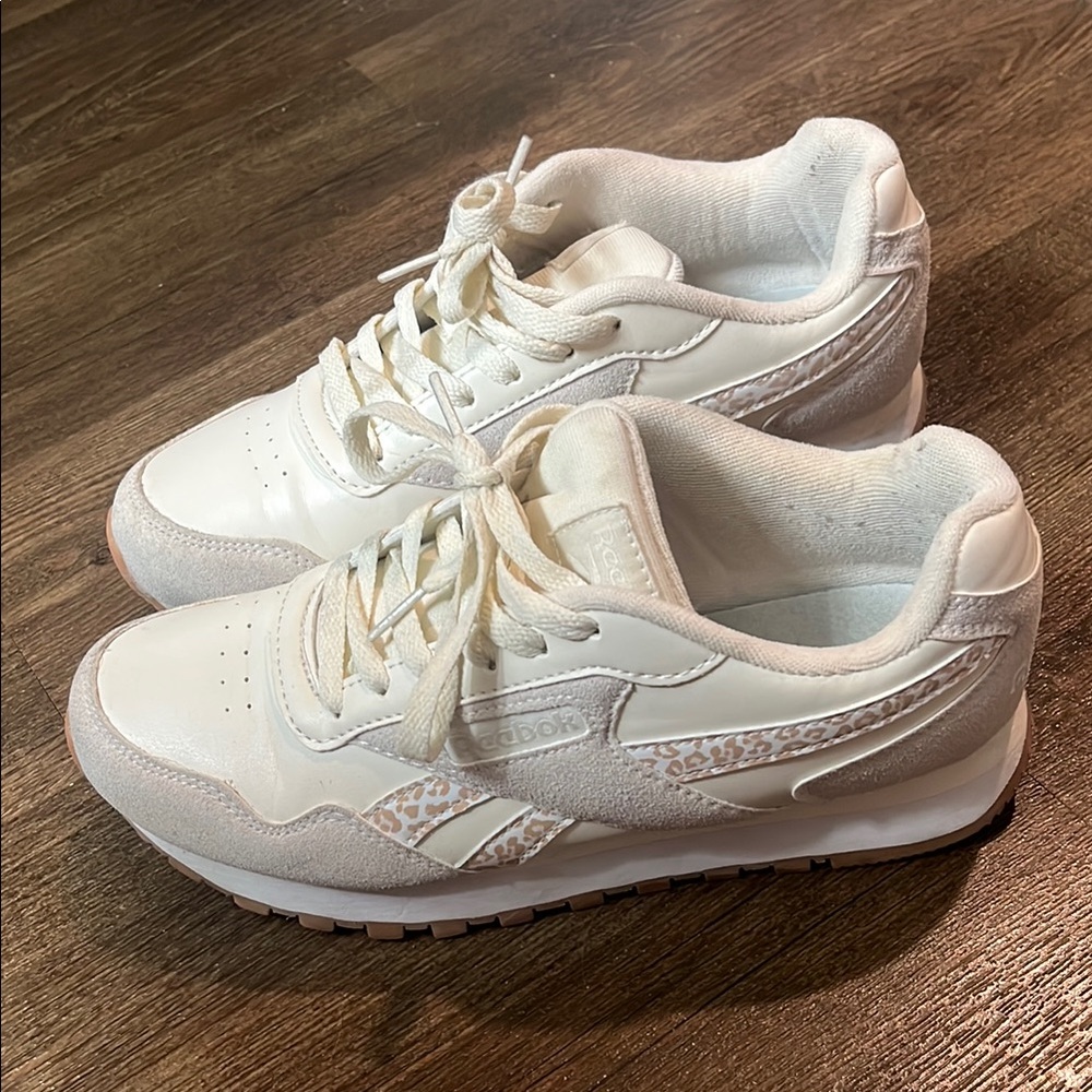 Reebok White Sneakers Classic Comfort Design🚨